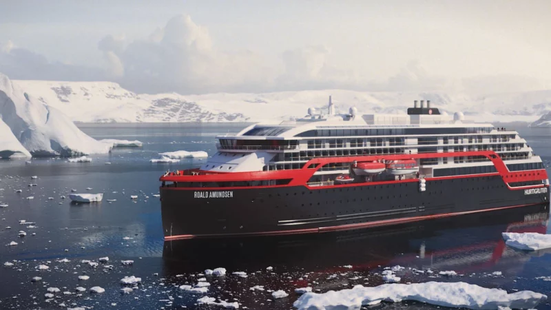 Hurtigruteskipet har løsnet fra skjæret